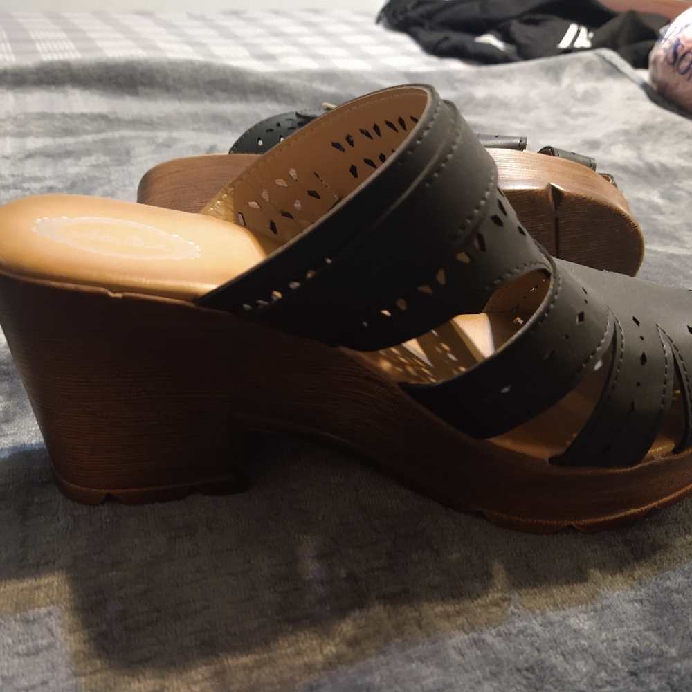 Shoes - Picture 4 of 4